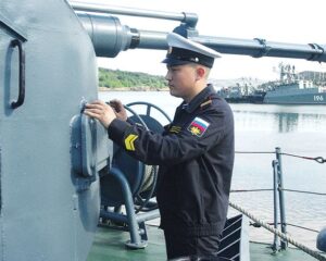 Возглавляя кильватерный строй