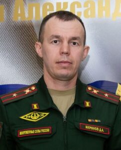 Гвардии майор Дмитрий Икрянов.