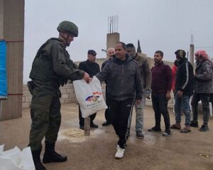 Российские военнослужащие передали гуманитарную помощь жителям Джаб-эс-Сафы