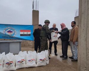 Российские военнослужащие оказывают гуманитарную помощь населению САР