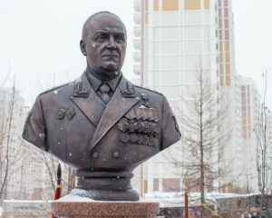 Навеки в сердцах соотечественников