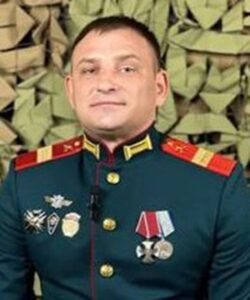 Гвардии старший сержант Владимир САЗОНОВ.