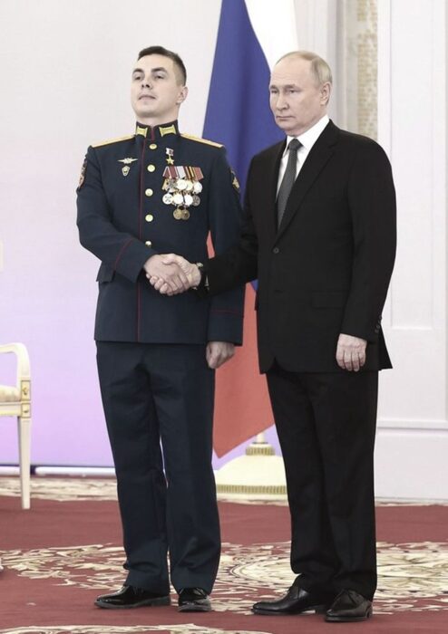Со старшим сержантом Максимом Поташевым.