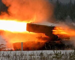 Наносим удары всей мощью.