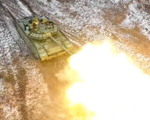 Огонь ведём без шансов для врага