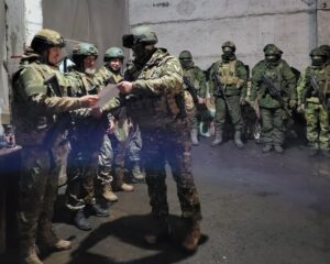 Посылки из тыла вдохновляют на подвиги.