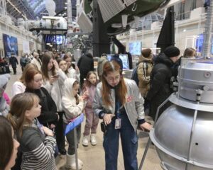 Претворять задуманное в реальность.