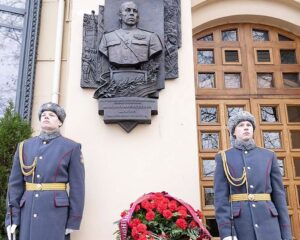 Он руководил военной разведкой.