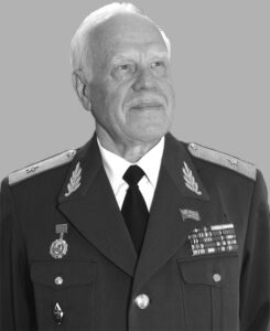 МАКАРОВ Виктор Романович
