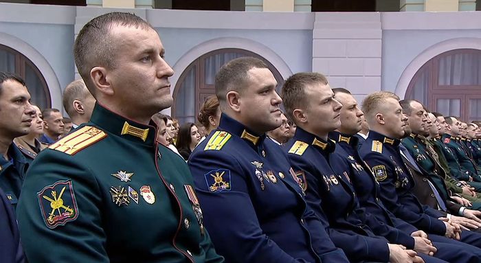 Укрепление суверенитета России идёт по всем направлениям, и прежде всего на фронте В Послании Федеральному Собранию Владимир Путин отметил, что боевые возможности Вооружённых Сил увеличились многократно