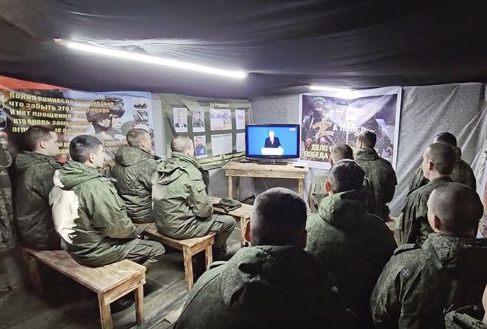 Укрепление суверенитета России идёт по всем направлениям, и прежде всего на фронте В Послании Федеральному Собранию Владимир Путин отметил, что боевые возможности Вооружённых Сил увеличились многократно