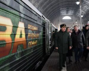 Поезд «Сила в правде» следует к Тихому океану.