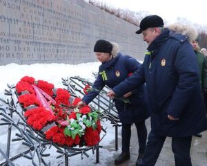 Во славу героев Отечества.