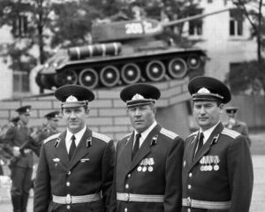 На дальних рубежах, с Родиной в сердце.