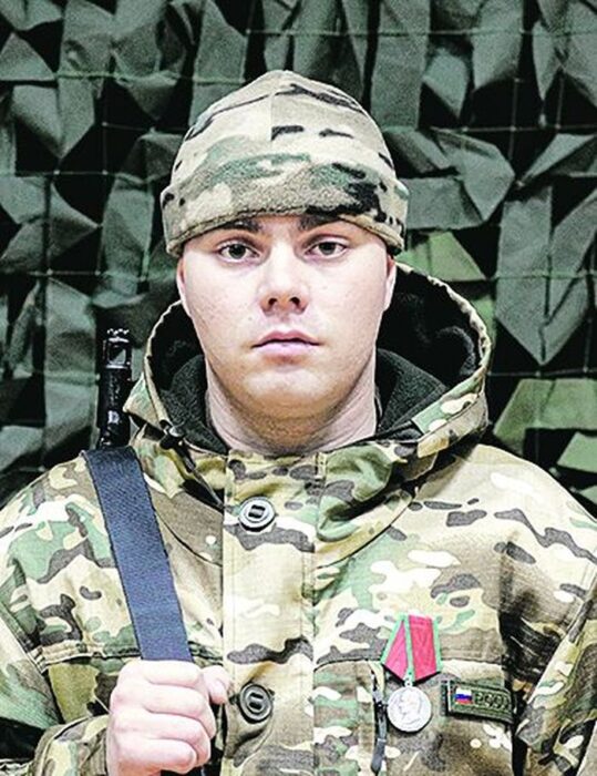 Старший лейтенант Владимир КОБЗАРЬ.