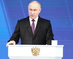 Укрепление суверенитета России идёт по всем направлениям, и прежде всего на фронте В Послании Федеральному Собранию Владимир Путин отметил, что боевые возможности Вооружённых Сил увеличились многократно