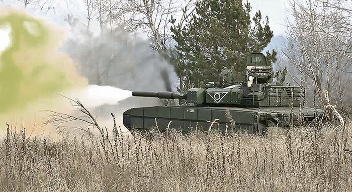 С земли и воздуха метко разим противника