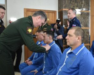 Храбрых воинов Отчизны мы прославим на века.