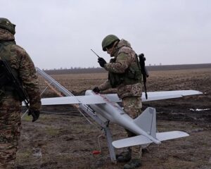 Нет крепче дружбы, спаявшей в атаке...