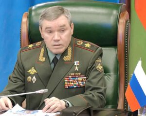 В условиях глобальной угрозы миру.
