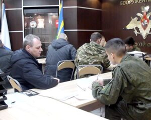 Контрактников становится больше