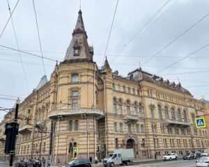 Здесь дарят радость и тепло.