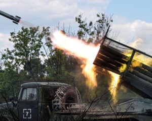 Совместными усилиями достигаем успехов в бою.
