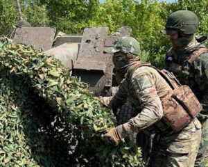 Всем сердцем любим Родину и никому её не отдадим.