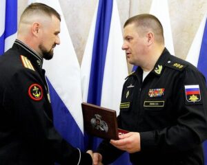 Славу заслужили в боях.
