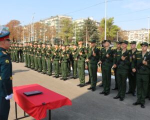Училище у линии огня.
