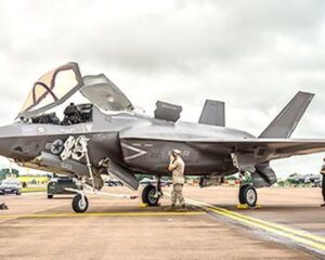 США Конгрессмены сравнили F-35 с бумажными гирями.