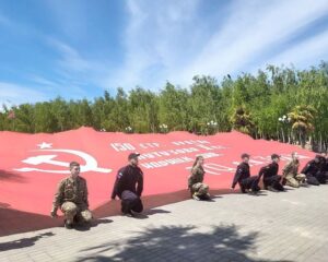 С благодарностью к сокрушившим фашизм