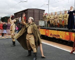 Ретропоезд следует маршрутом памяти