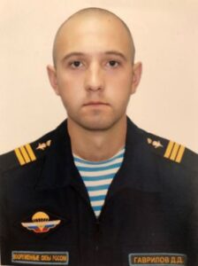 Гвардии сержант Денис ГАВРИЛОВ.
