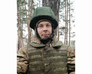 Гвардии сержант Александр БАЗАРОВ.