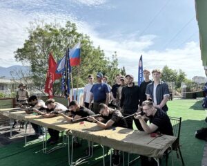 Содействуем армии в подготовке защитников Родины.