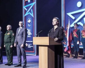 Помочь каждому защитнику.
