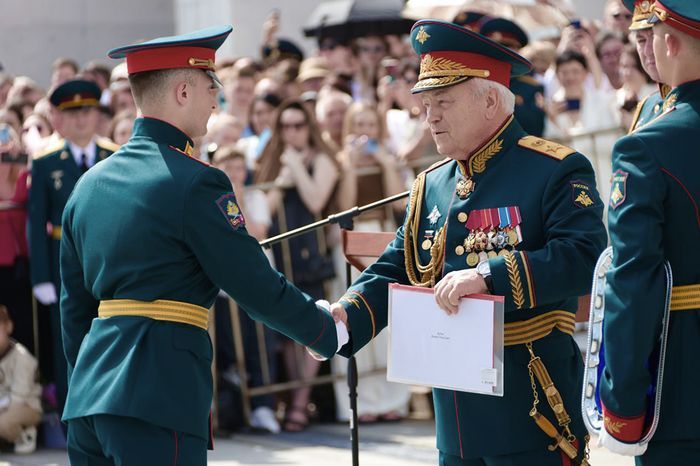 Достойно применять полученные знания