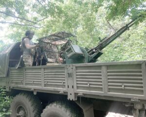 Путь зенитчиков начался в военкомате.