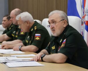 Обеспечить контрактников всем необходимым.