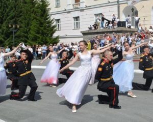 Их ждут военные училища страны.