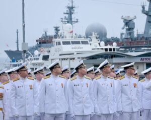 Флот ждёт офицеров.