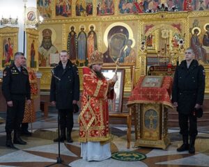 В бой – с ликами святых.