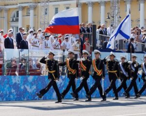Министр обороны России поздравил военнослужащих и ветеранов с Днём Военно-Морского Флота.