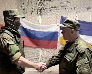 Горою друг за друга и присяге всегда верны.
