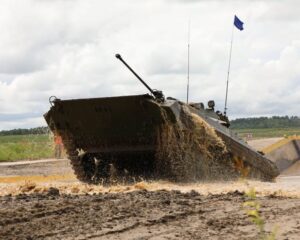 На полигонах жарко.