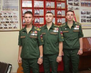 Три танкиста, три курсанта – испытанный огнём экипаж.