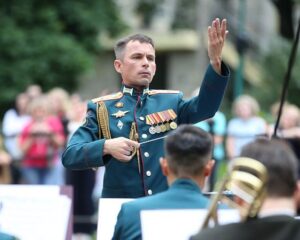 «Военные оркестры в парках».