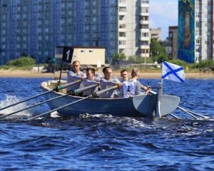 У набережной Александра Зрячева.