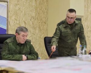 Противник теряет силы и территорию.